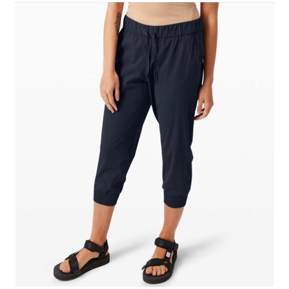 Lululemon On The Fly Crop Joggers Athletic Pants Athleisure Navy Size 8